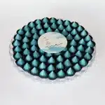 طبق شوكولا باللون الأزرق