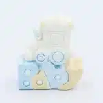 تمثال سيراميكي لطفل مع قطار