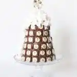 هرم من شوكولاتة الويفر المخصصة